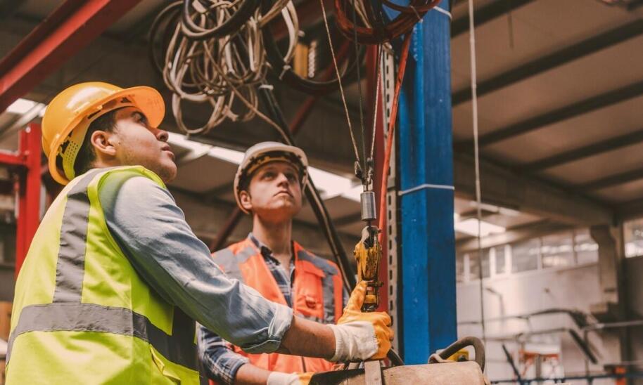 Jak szkolenie personelu w zakresie badań nieniszczących wpływa na jakość przemysłową?