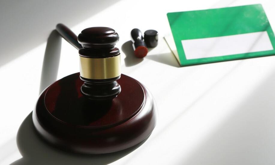 Egzekucja z wynagrodzenia – kluczowe aspekty działania komornika