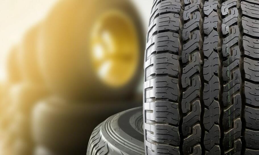 Jakie są różnice między typami motocyklowych opon i ich zastosowaniami?