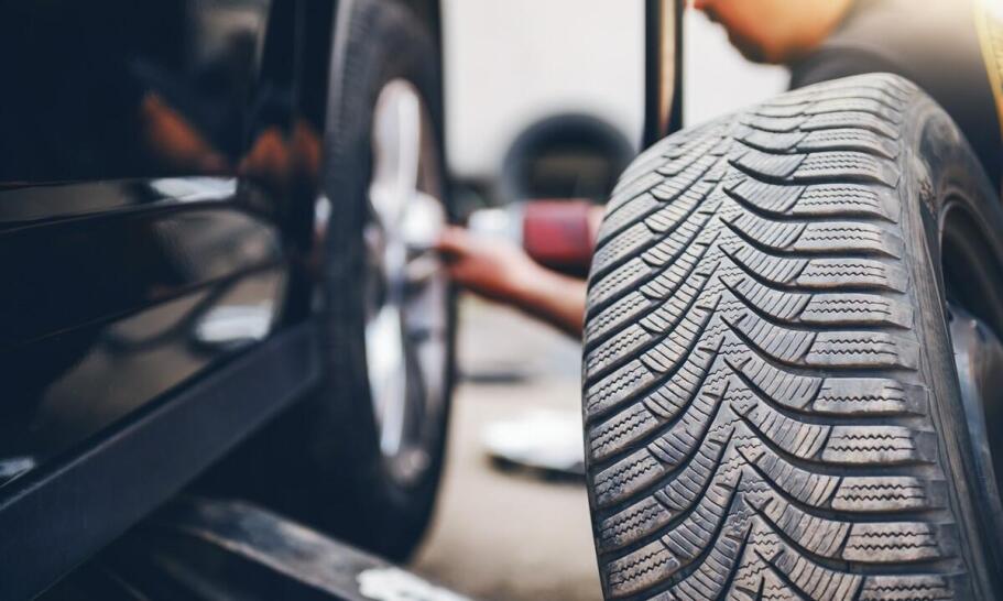 Zalety mobilnej wymiany ciężarowych opon dla bezpieczeństwa na drodze