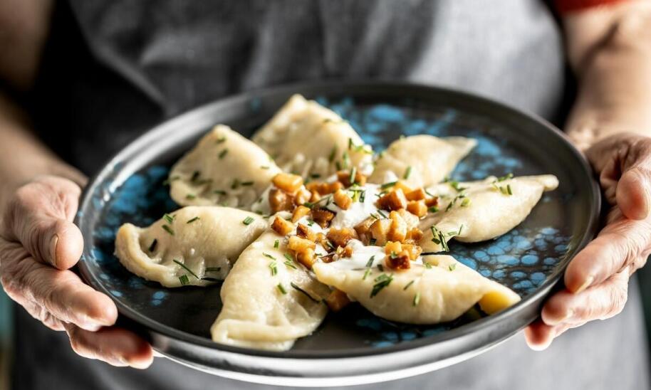 Sekrety smaku polskich pierogów dostępnych w cateringu
