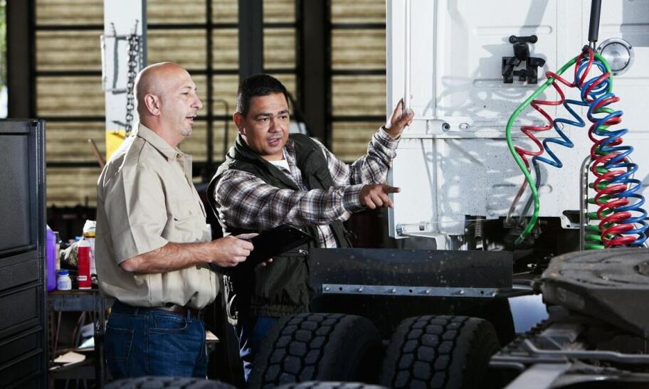 Jak kurs ADR w Bydgoszczy wpływa na rozwój kariery kierowcy?