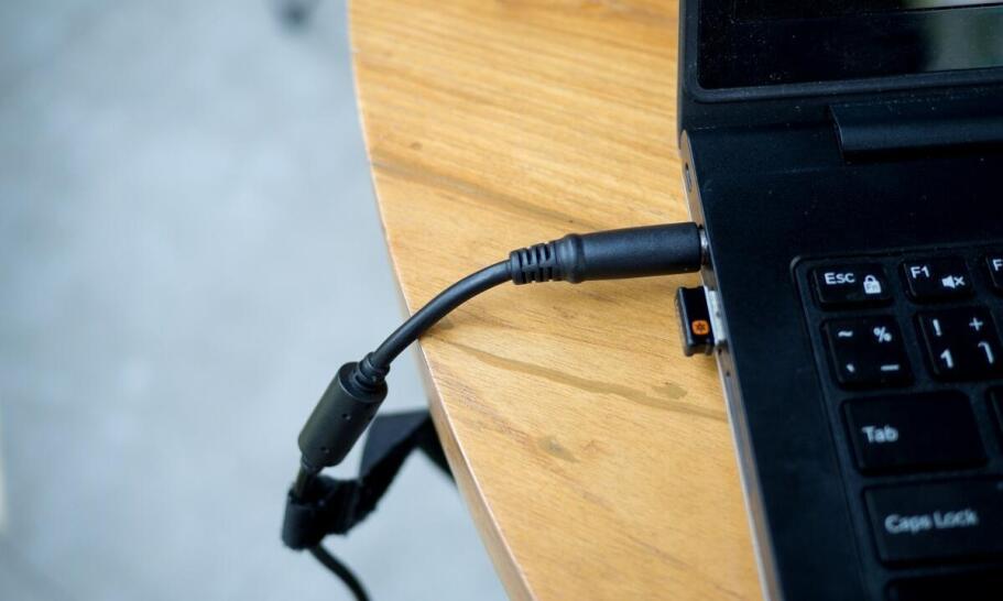 Jak naprawić laptopa, który się nie włącza?