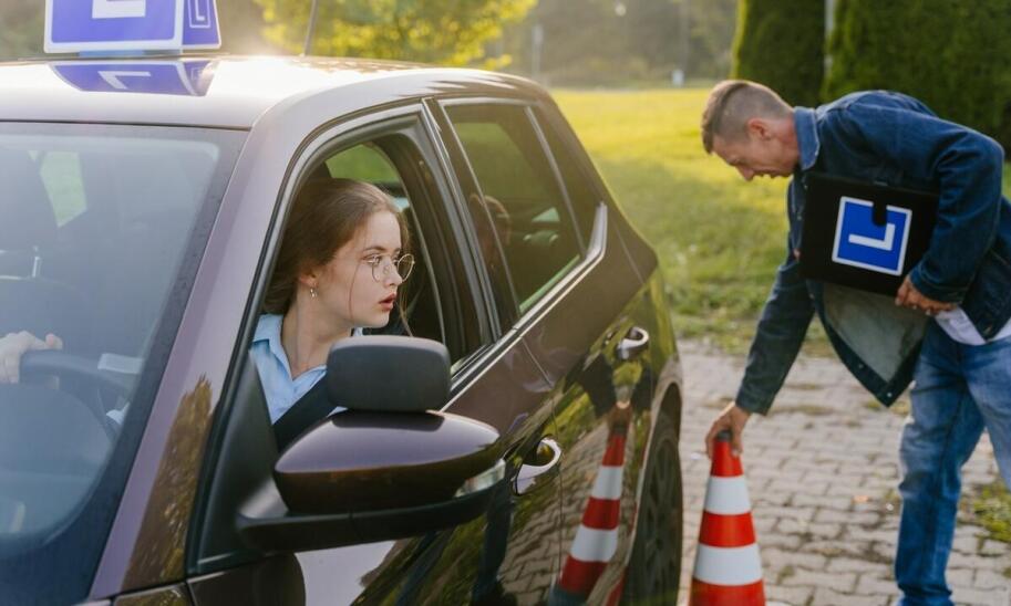 Zalety weekendowych kursów na prawo jazdy dla pracujących osób