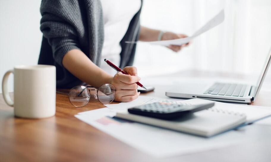 Profesjonalna kadrowa obsługa: co obejmuje oferta rachunkowego biura?