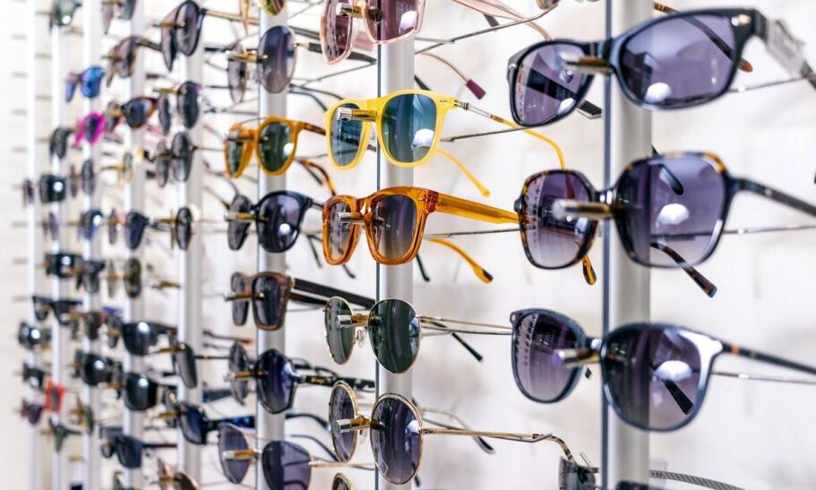 Jak specjalista może pomóc w doborze idealnych korekcyjnych okularów?