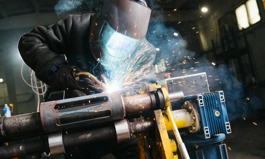 Jak spawanie czarnej stali metodą TIG wpływa na jakość konstrukcji wsporczych?