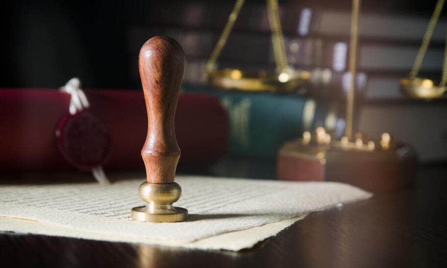 Czy warto skorzystać z usług notariusza przy sporządzaniu okazjonalnego najmu umowy?