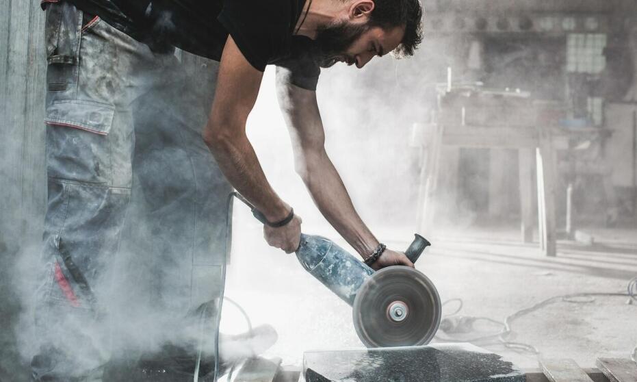 Szlifowanie i fazowanie szyb przez szklarza w Józefowie