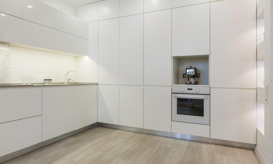 Wykorzystanie przestrzeni w kuchni dzięki meblom na wymiar – wskazówki od stolarza