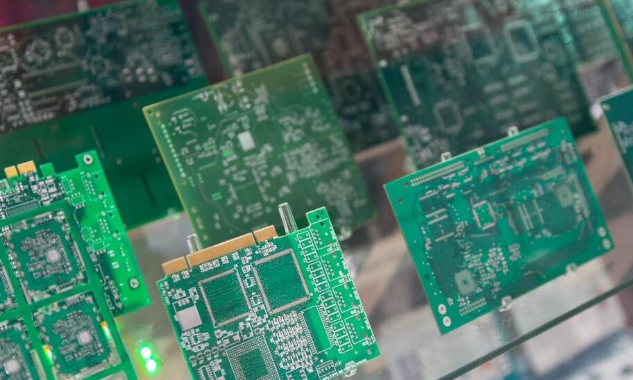 Jakie są najnowsze odkrycia związane z zastosowaniem epoksydowego szkła w technologii?