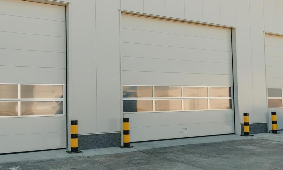 Bramy przemysłowe - bezpieczeństwo i efektywność