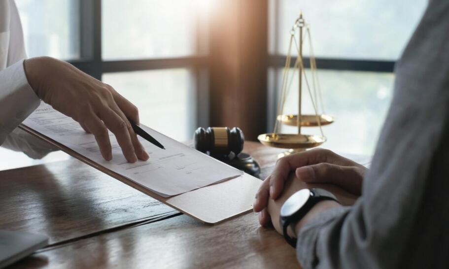 Jakie korzyści płyną z reprezentacji klientów w postępowaniach sądowych przez frankową kancelarię?