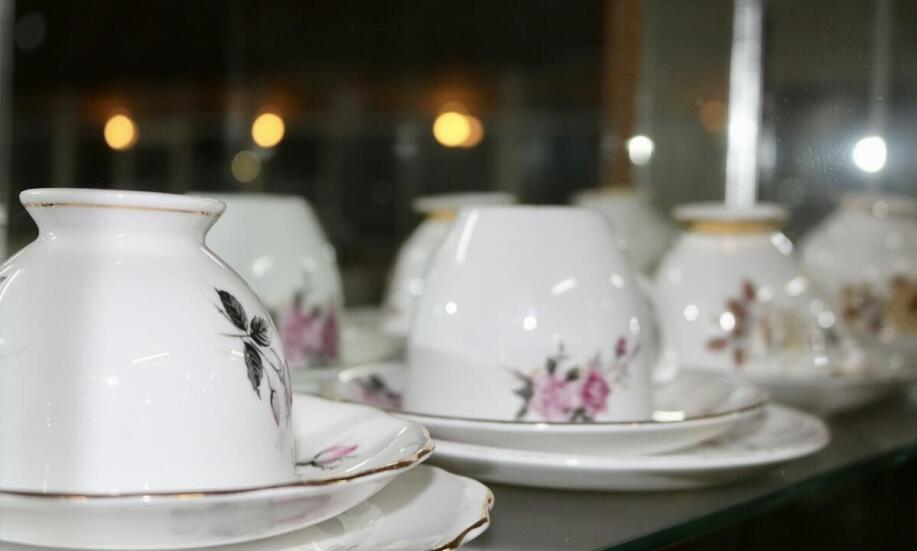 Jakie korzyści płyną z wyboru porcelanowych ekskluzywnych filiżanek jako upominku?