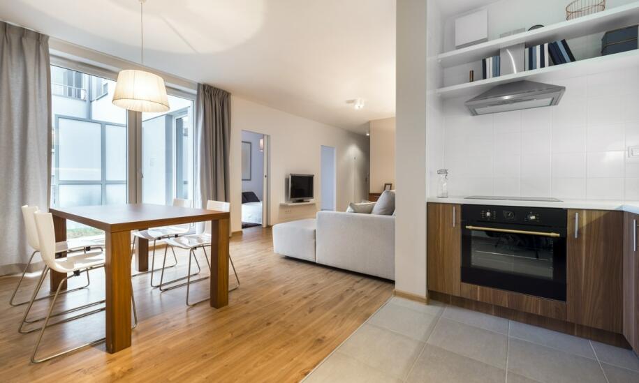 Kluczowe korzyści płynące z wyboru mebli na wymiar dla małych mieszkań.