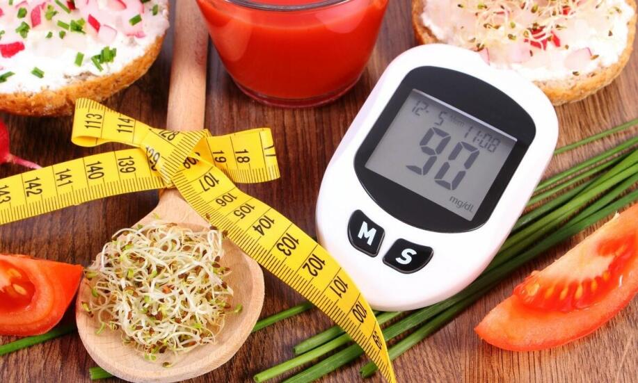 Jak dieta z niskim indeksem glikemicznym może wspierać kontrolę poziomu cukru we krwi?