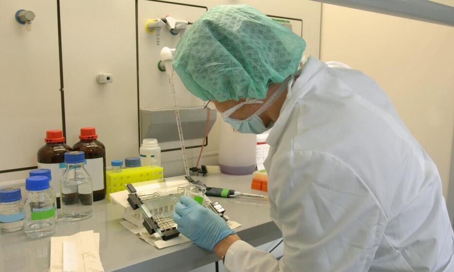 Jakie są strategie minimalizacji ryzyka przy wdrażaniu normy PN-EN ISO 17034?