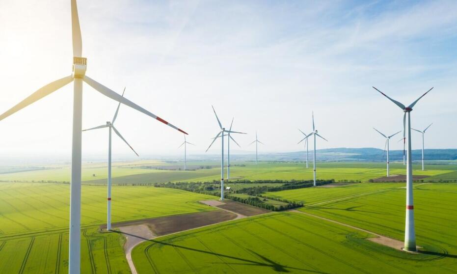 Jakie są kluczowe aspekty projektowania wiatrowych elektrowni dla rolnych gospodarstw?