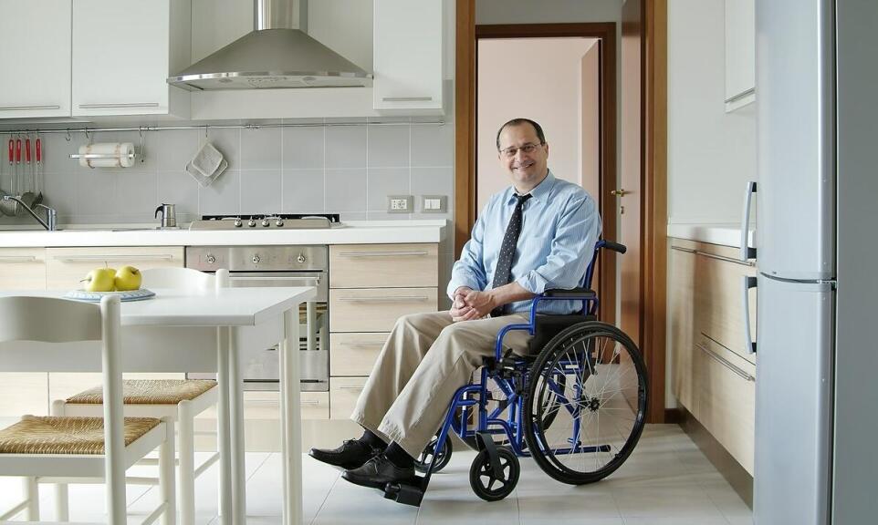 Jakie są zalety wyboru mebli na zamówienie dla osób z ograniczoną mobilnością?