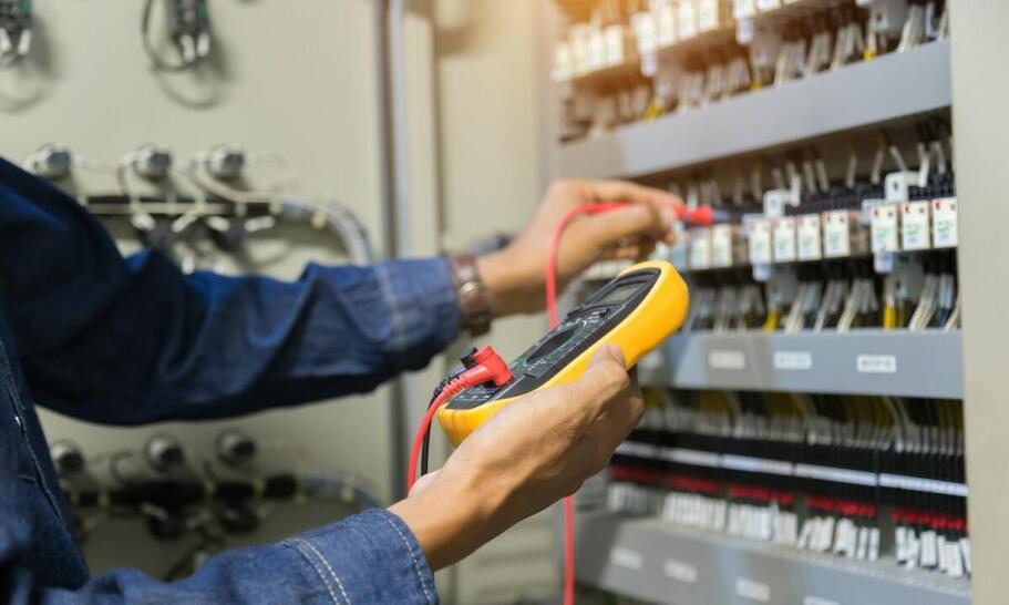 Znaczenie przeglądów elektrycznych instalacji dla energetycznej efektywności budynku