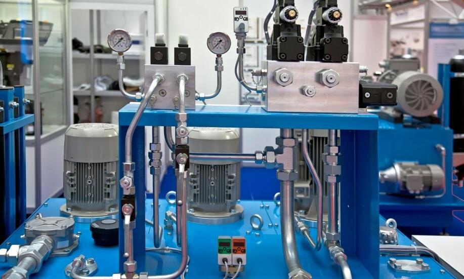 Jak innowacyjne technologie wpływają na rozwój siłowej hydrauliki?