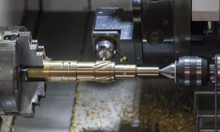 Jak przebiega produkcja wałów, tulei i śrub CNC dla maszyn pracujących w trudnych warunkach