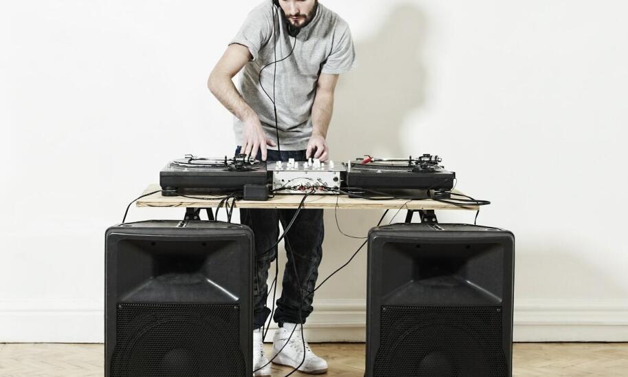 Samodzielne ćwiczenia między lekcjami, które decydują o postępie w nauce DJ-ingu online