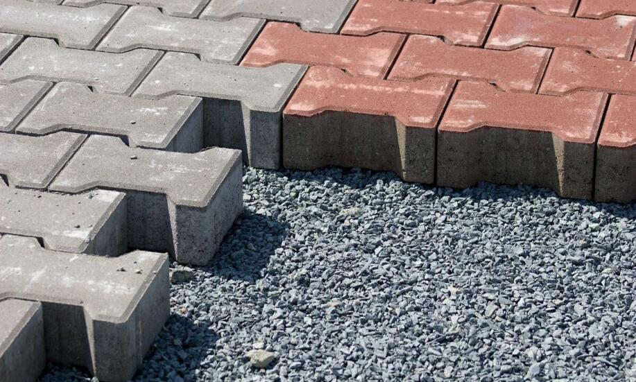 Dobór kostki brukowej do podjazdu: grubość, format i kolor a codzienne obciążenia