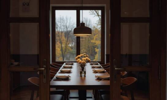 Stypa w restauracji czy z dowozem w Gdańsku-Zaspie — jak dopasować formę spotkania do gości