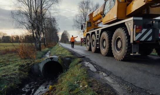 Wąskie drogi i limity tonażowe — planowanie logistyki sprzętu ciężkiego poza aglomeracjami