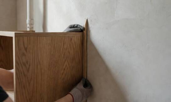 Krzywe ściany i instalacje w wielkiej płycie — jak projekt zabudowy maskuje niedoskonałości mieszkania