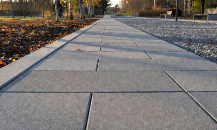 Nośność i parametry płyt chodnikowych — co warunkuje stabilność nawierzchni w strefach dla pieszych