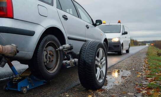 Mobilny dojazd a warsztat stacjonarny — jak zmieniają przebieg wymiany opon