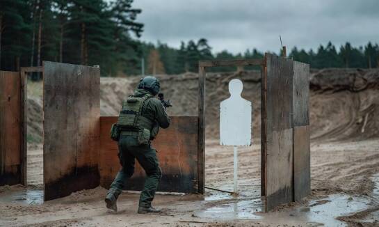 Układ terenu i cele reaktywne — co decyduje o realizmie treningu CQB na otwartym torze