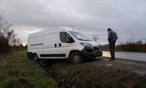 Jak rozpoznać, czy awaria auta dostawczego kończy się holowaniem, lawetą czy wyciąganiem