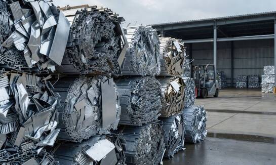 Co dzieje się z aluminium po oddaniu do punktu odbioru i jak wraca do przemysłu