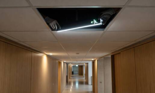 Jak zaplanować modernizację awaryjnych opraw w działającym budynku bez przestojów