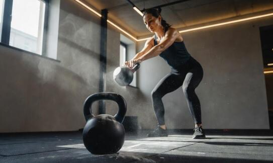 Jak przebiega pierwsza lekcja Full Body Power i dlaczego łączy siłę z kondycją