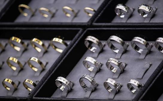 Złoto czy srebro - obrączki z którego kruszcu wybrać?