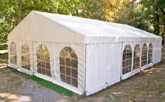 Czy hale namiotowe można wznosić o każdej porze roku?