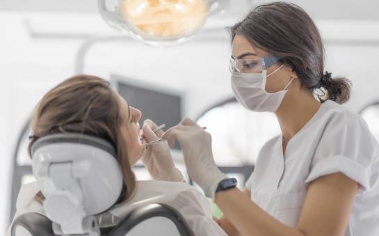 Torbiel na dziąśle. Kiedy wymaga interwencji chirurga?