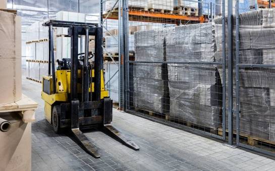 Rola wózków widłowych we współczesnym transporcie i logistyce