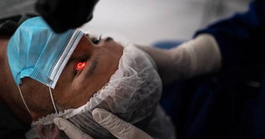 Na czym polega zabieg kapsulotomii laserowej?