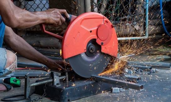 Prawidłowy dobór i montaż tarcz do cięcia metalu