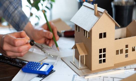 Jak powstają projekty domów dla wąskich działek?