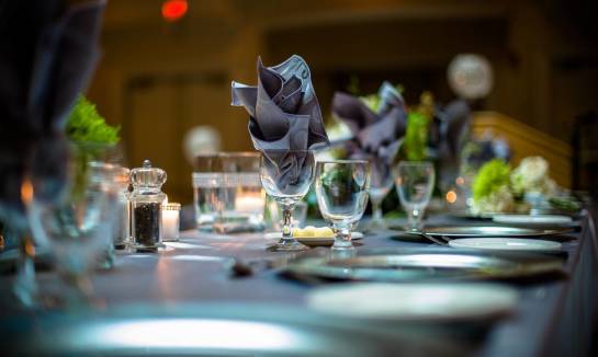 Jak wybrać menu na bankiet firmowy?