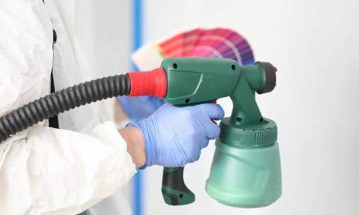 Jakie węże stosuje się w pracach malarskich?