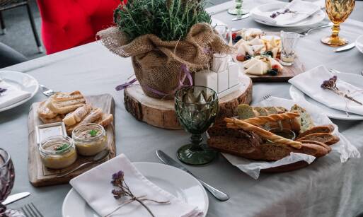 Wybór obrusa do jadalni i salonu