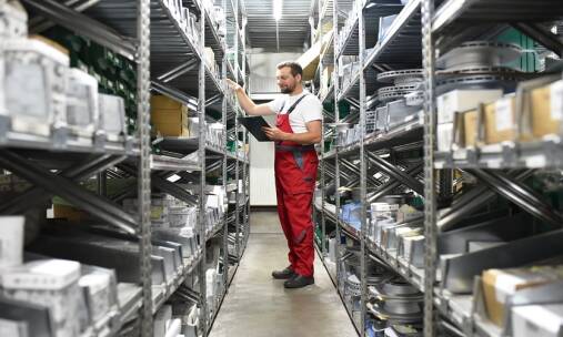 Wybór części samochodowych — oryginalne czy zamienniki?