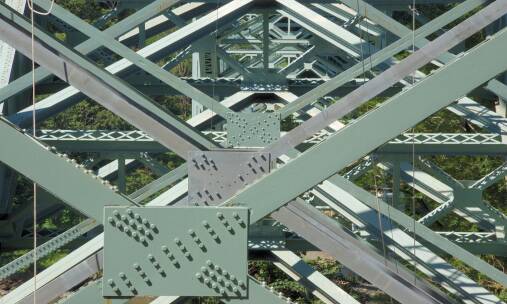 Jakie zabiegi obejmuje konserwacja mostów?